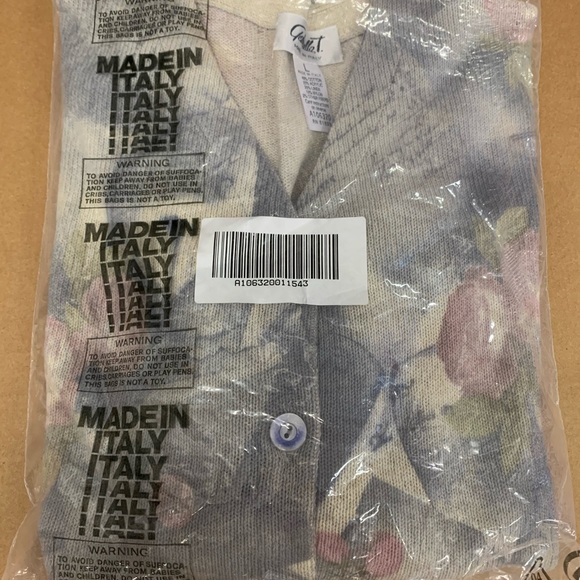 Gabriella T women’s shirt - Picture 8 of 8